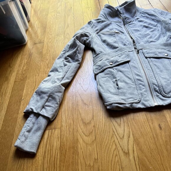 Lululemon Size 10 Gray Heathered Silver Spoon It's Happening Athletic Jacket - Picture 6 of 15